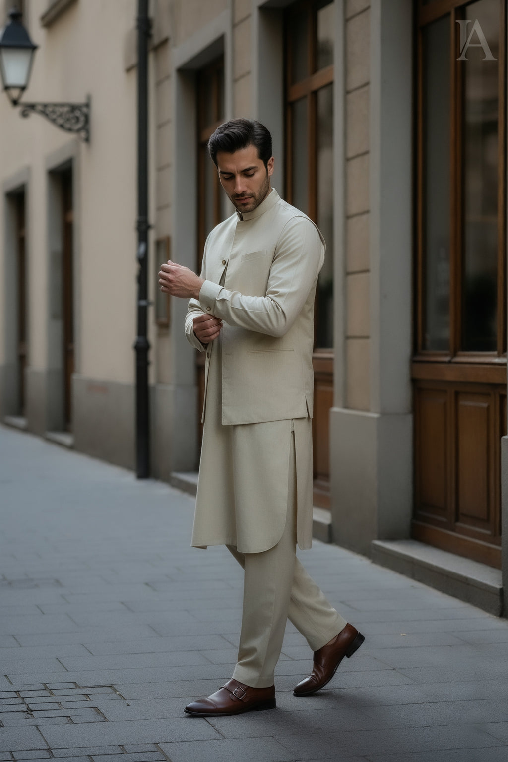 ELEGANT BEIGE WAISTCOAT SUIT