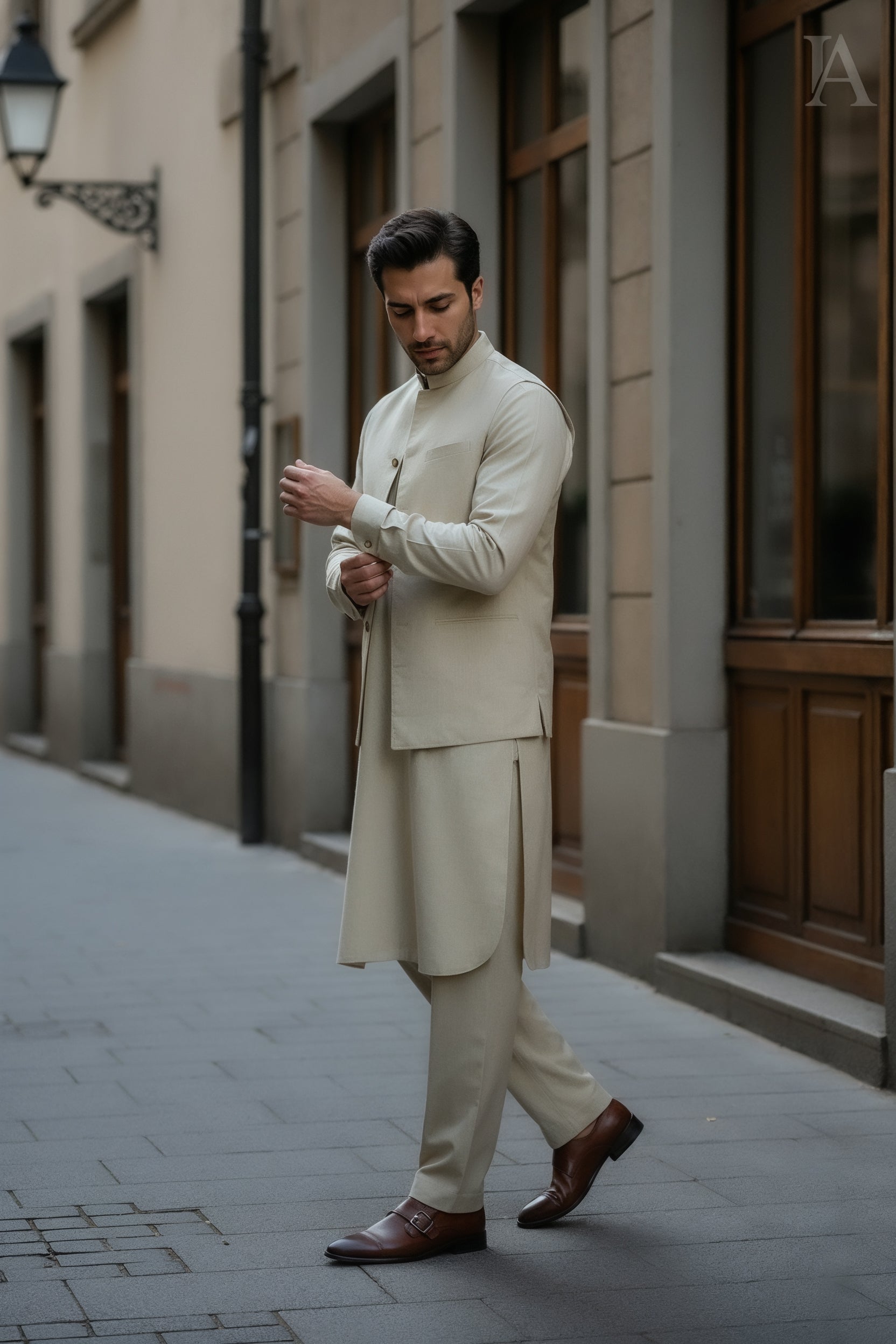 ELEGANT BEIGE WAISTCOAT SUIT