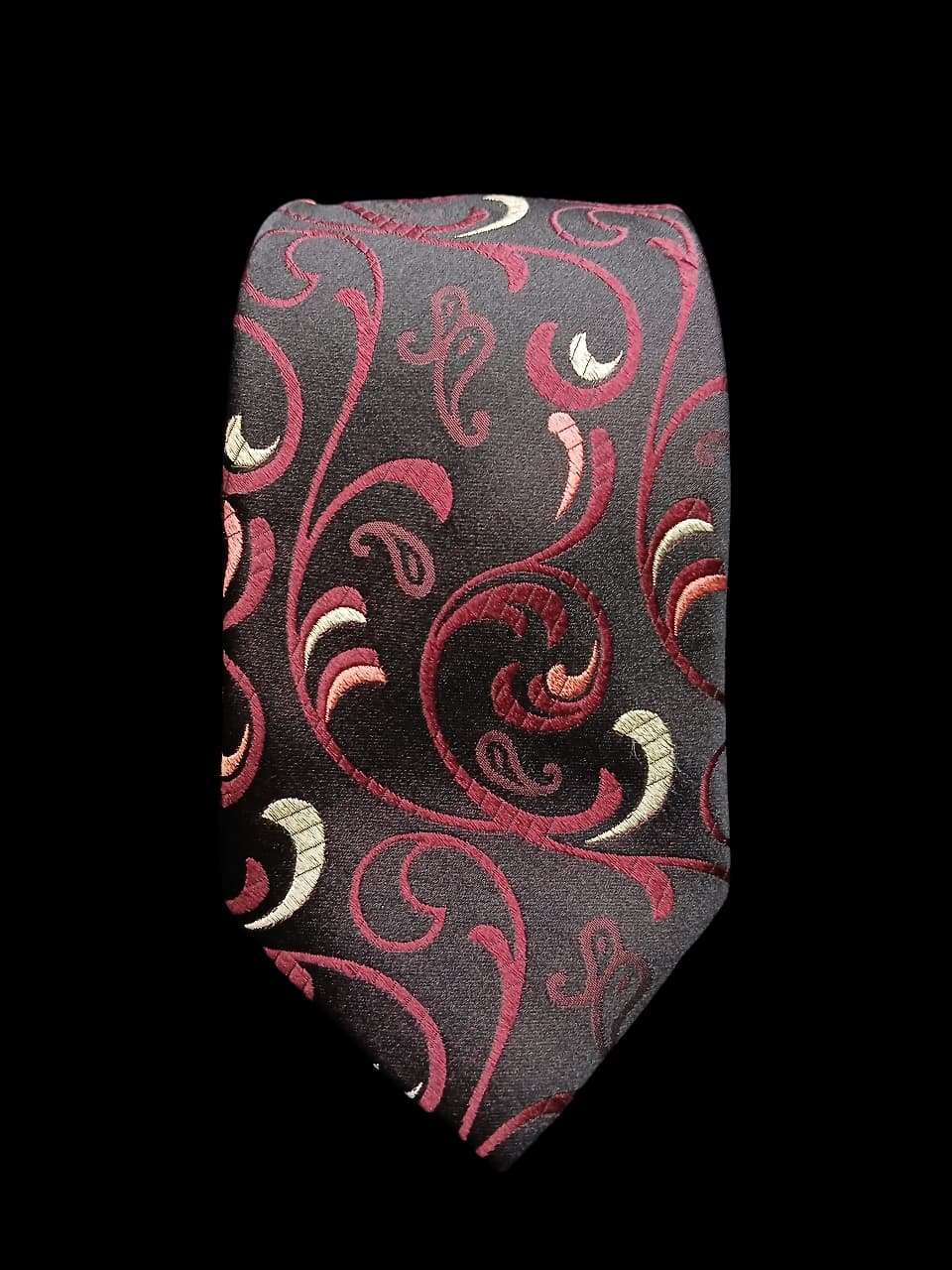 BLACK RUBY SCROLL TIE