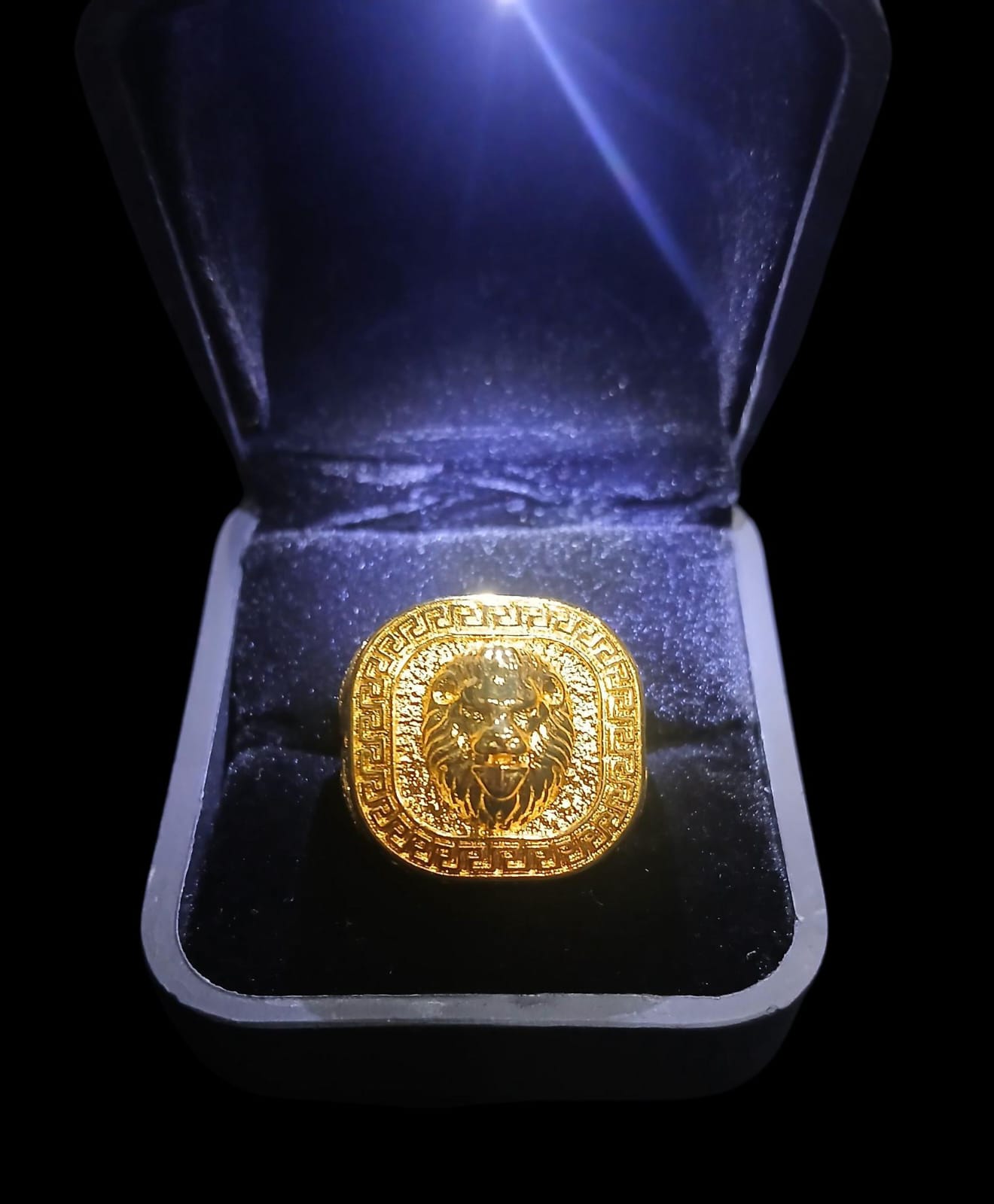 ROYAL GOLD LION MEDALLION RING