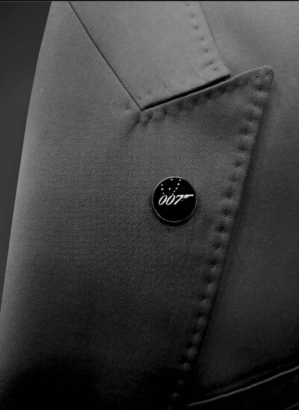 BLACK 007 LABEL PIN